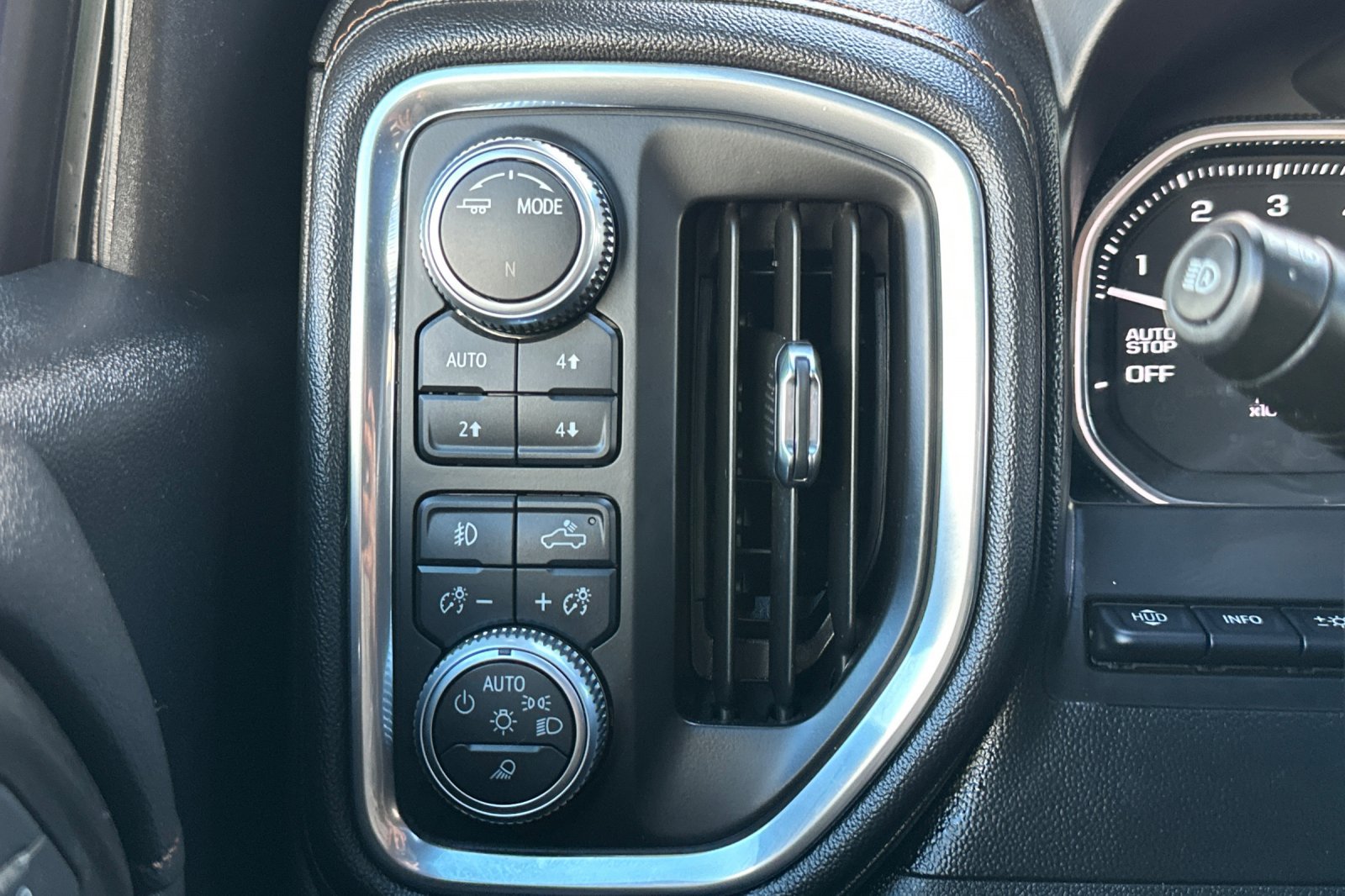 Used 2020 GMC Sierra 1500 AT4 w/ AT4 Premium Package AWD/4WD image 41