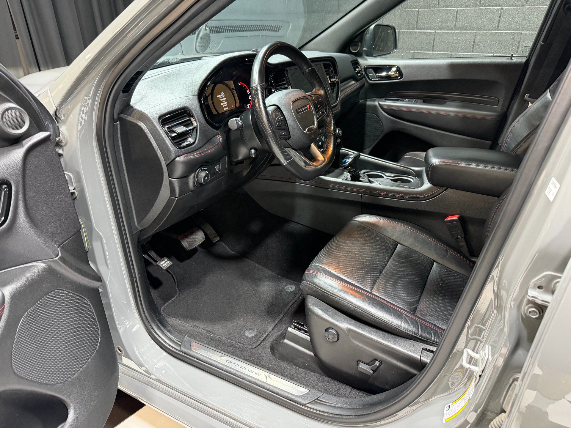 Used 2023 Dodge Durango R/T w/ Blacktop Package AWD/4WD image 3