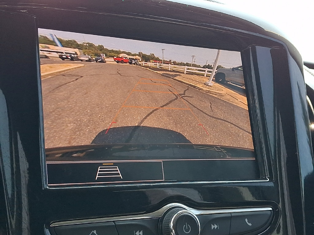 Used 2020 Chevrolet Traverse LT FWD image 19