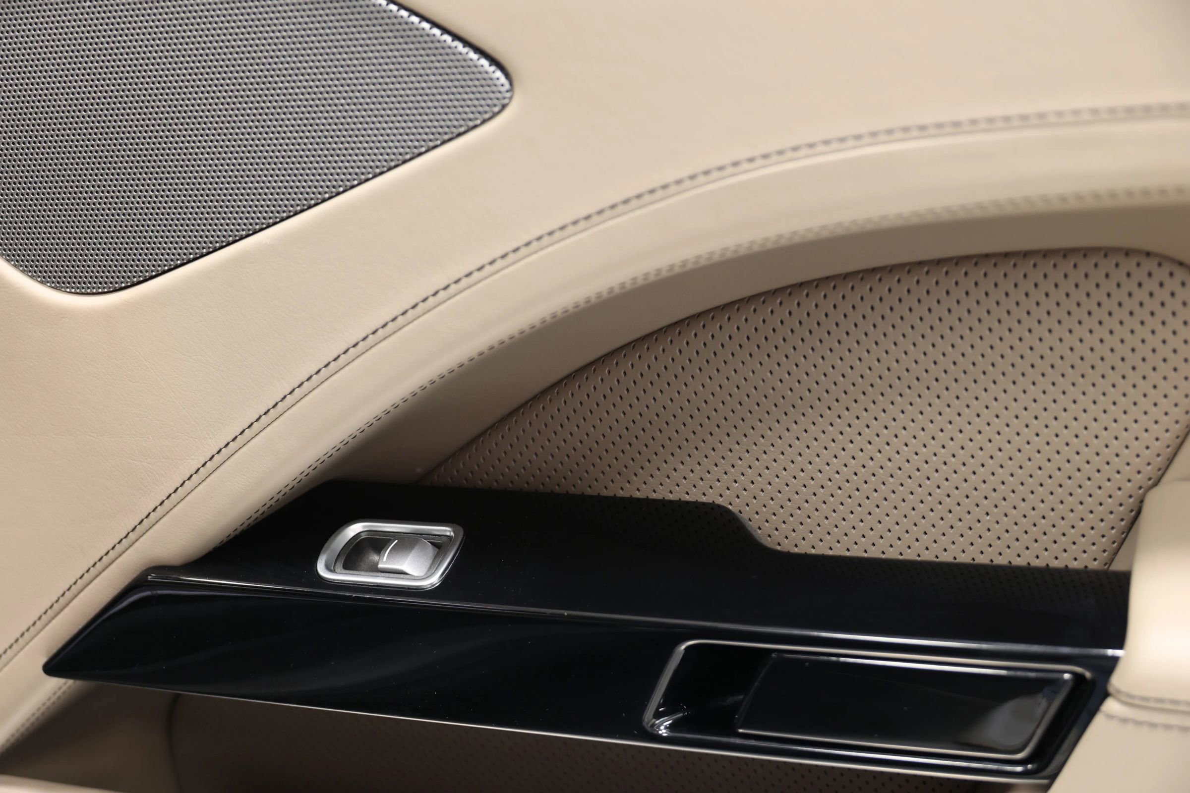 Used 2017 Aston Martin Rapide S image 61