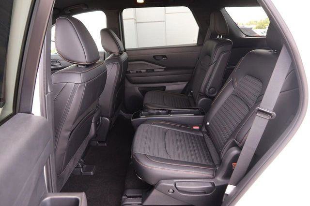 Used 2024 Nissan Pathfinder Rock Creek AWD/4WD image 9