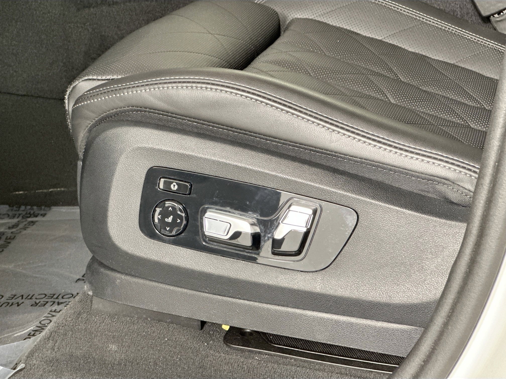 Used 2024 BMW X7 xDrive40i image 18