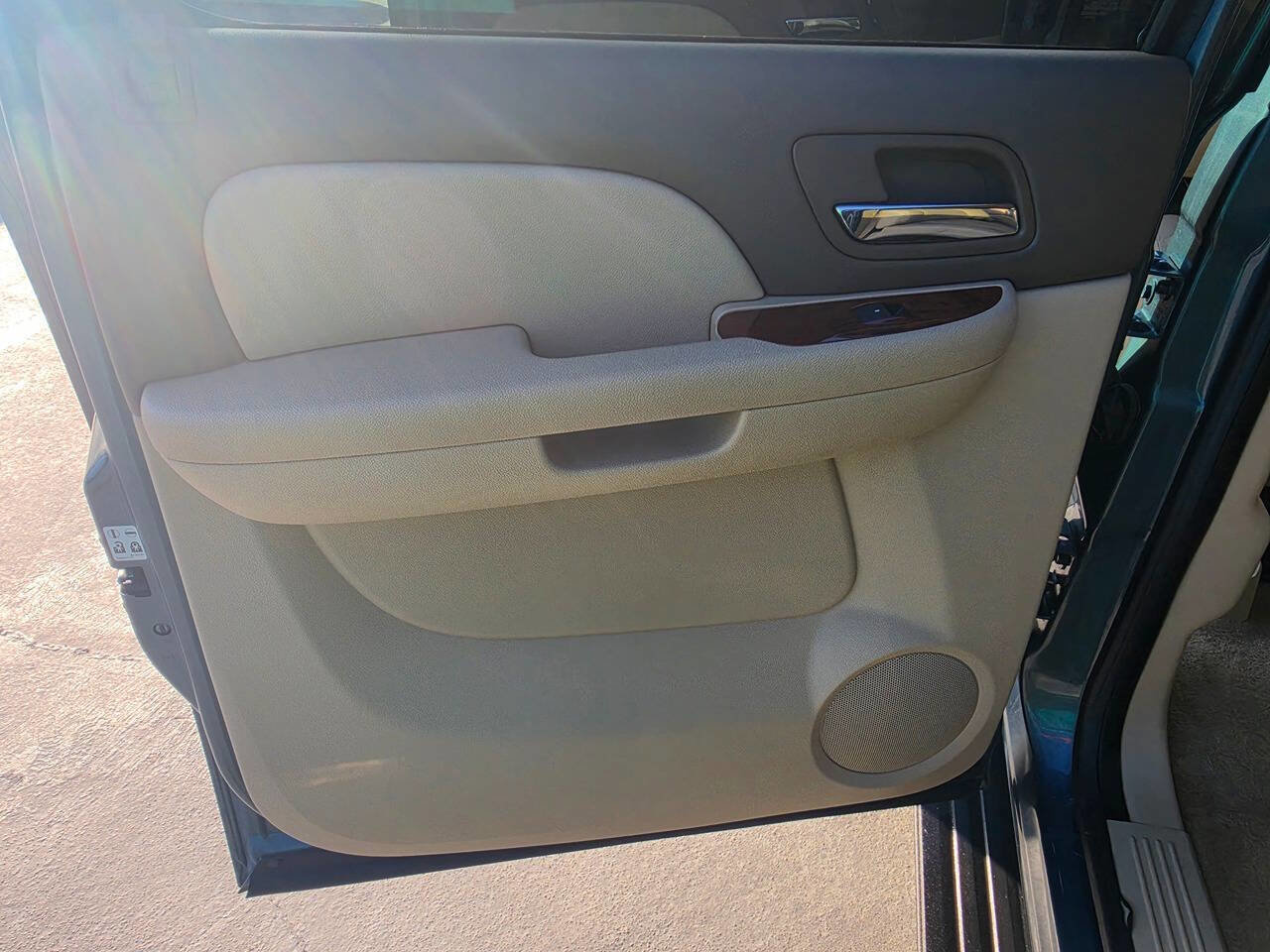 Used 2012 Chevrolet Avalanche LT w/ Texas Edition image 24