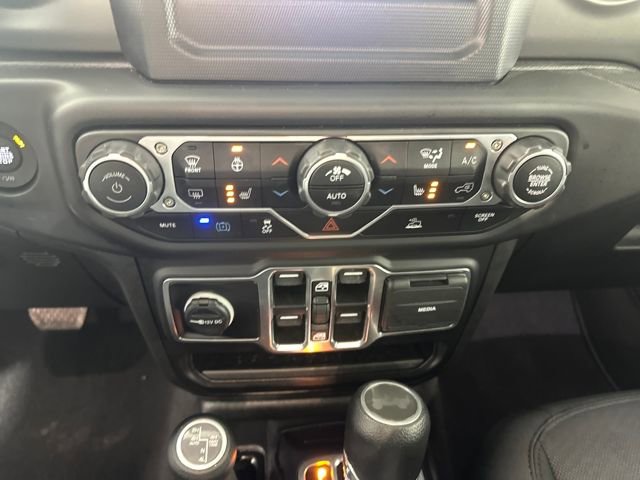 Used 2023 Jeep Wrangler Unlimited w/ Cold Weather Group image 23
