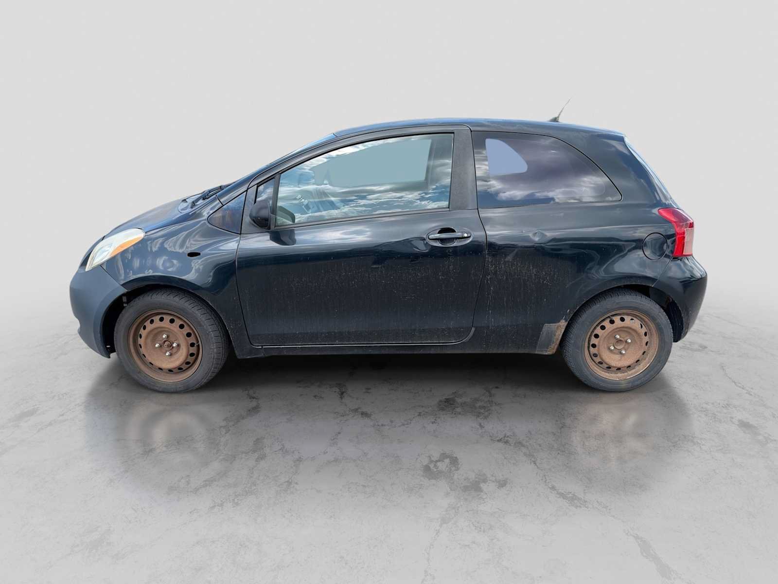 Used 2007 Toyota Yaris 2-Door Hatchback FWD image 2