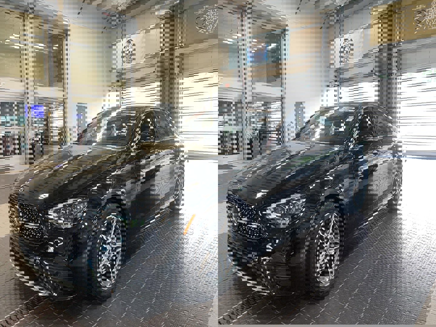 Used 2022 Mercedes-Benz E 350 4MATIC image 3