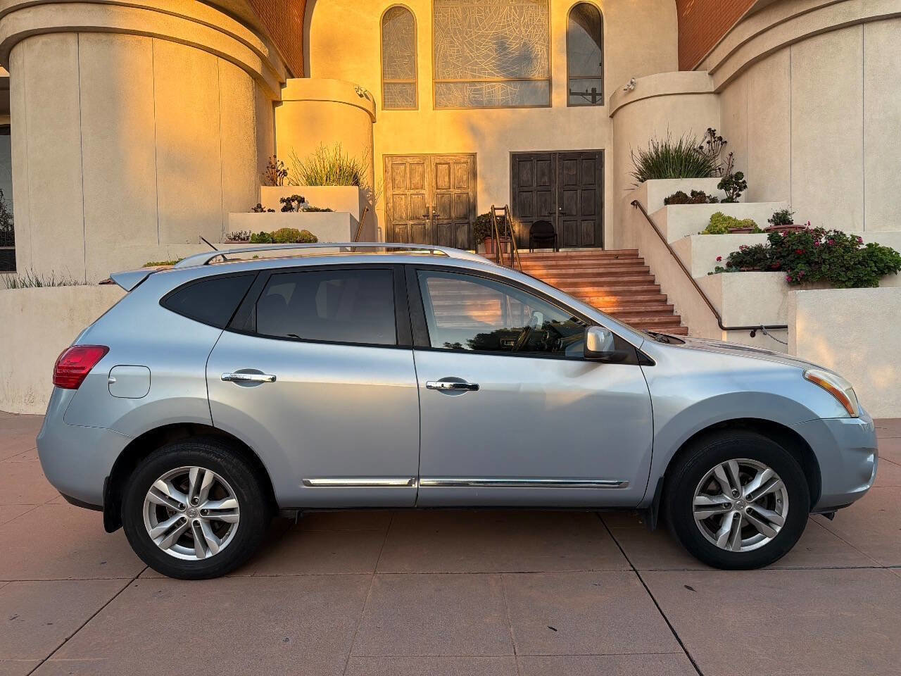Used 2013 Nissan Rogue SV w/ Premium Pkg image 8