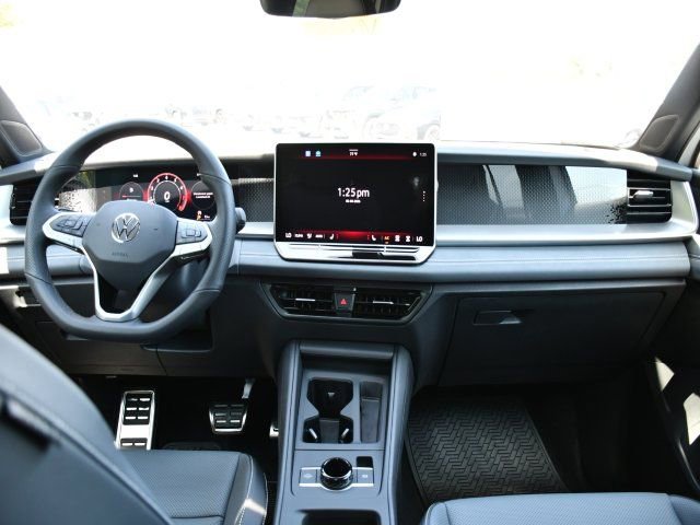 New 2026 Volkswagen Tiguan SE R-Line FWD image 17