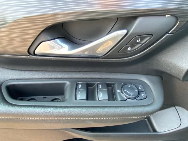 Used 2024 GMC Terrain SLE AWD/4WD image 16