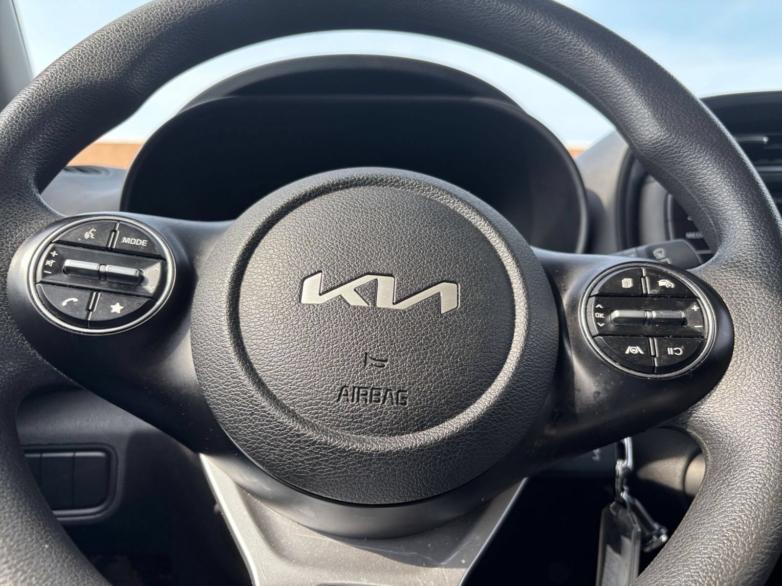 Used 2025 Kia Soul LX w/ LX Technology Package FWD image 25