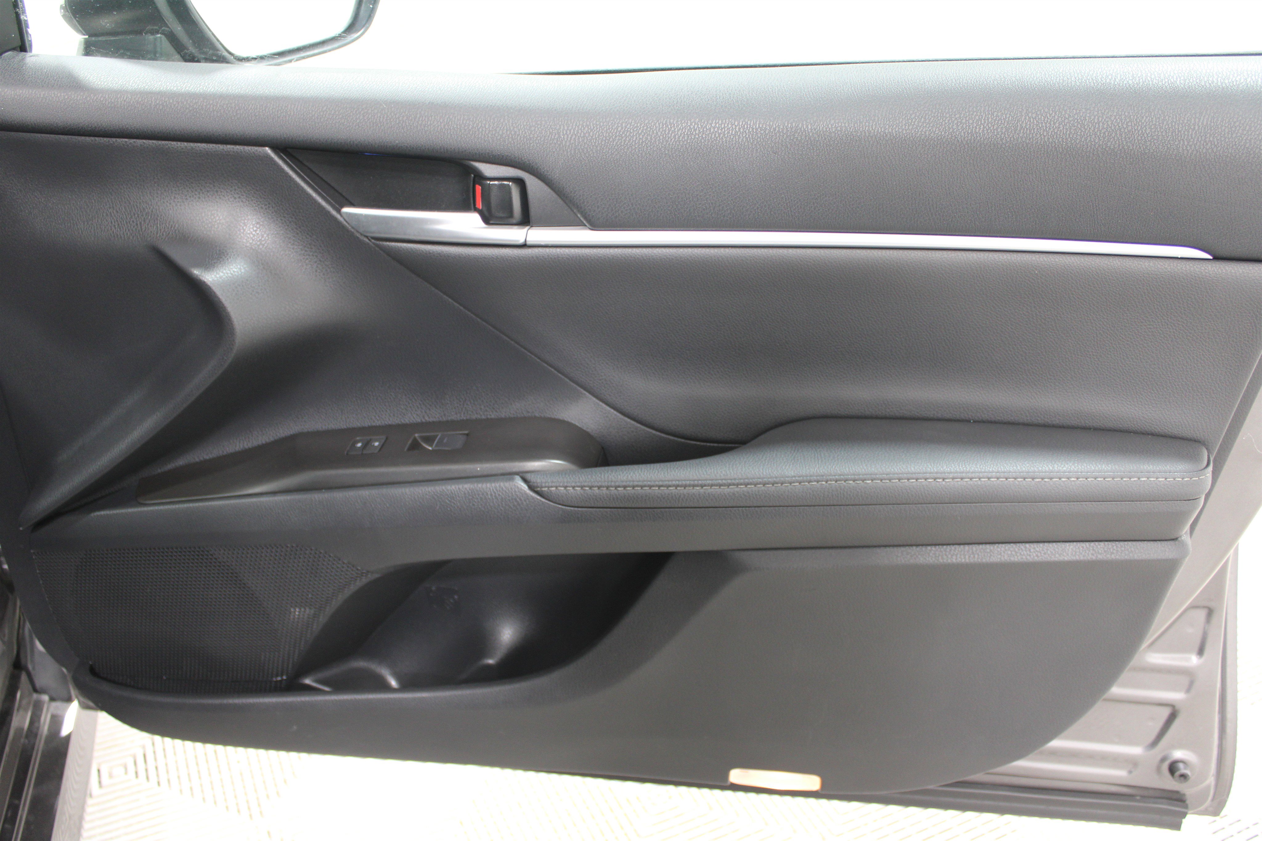 Used 2023 Toyota Camry XLE image 25