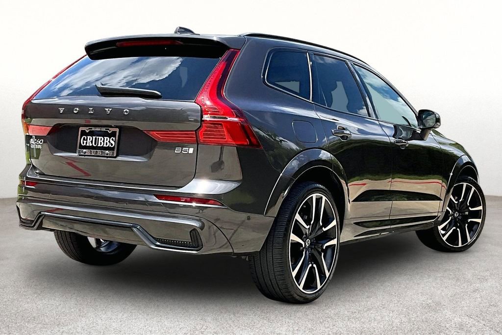 Used 2023 Volvo XC60 B5 Ultimate FWD image 2