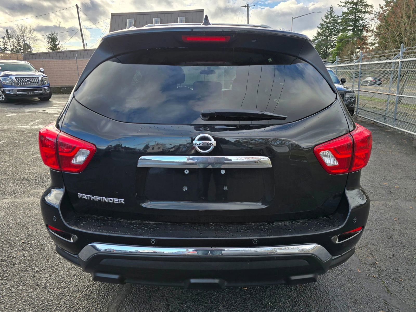 Used 2019 Nissan Pathfinder S image 4