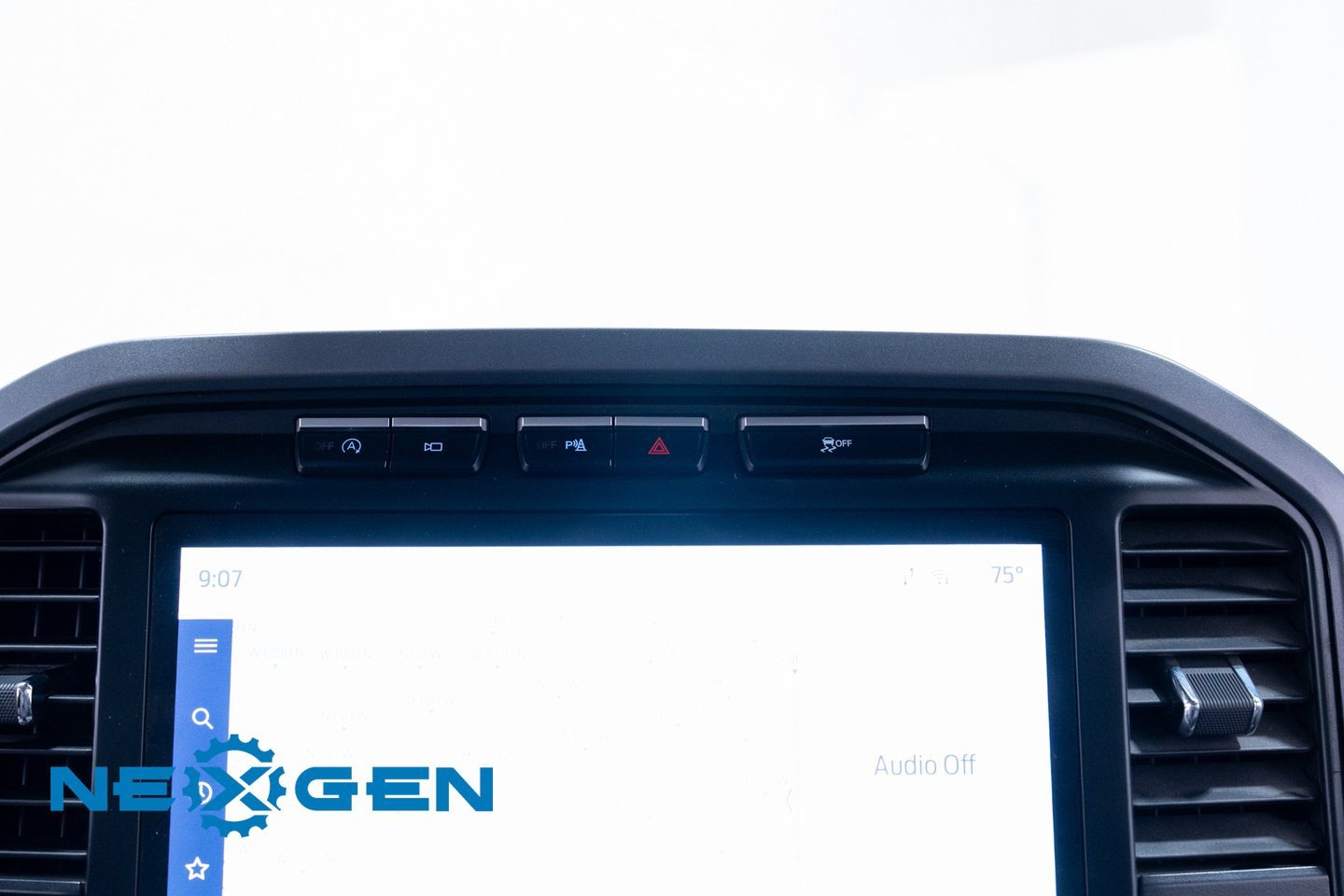 Used 2023 Ford F150 Lariat w/ Trailer Tow Package image 13