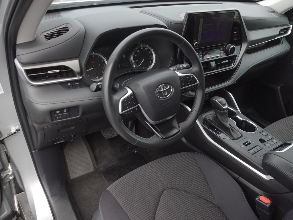 Certified 2024 Toyota Highlander LE AWD/4WD image 10