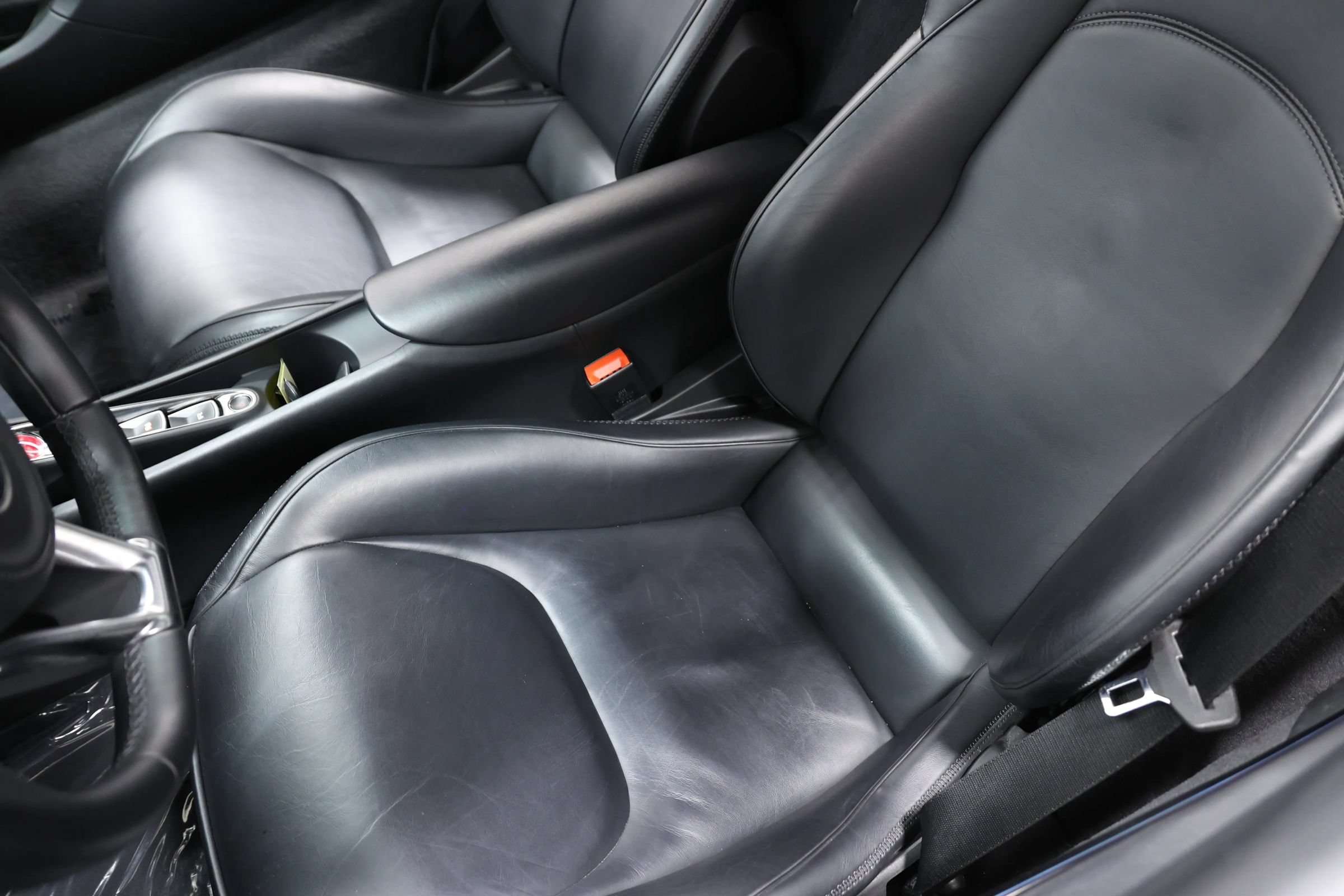 Used 2023 McLaren Artura RWD image 15