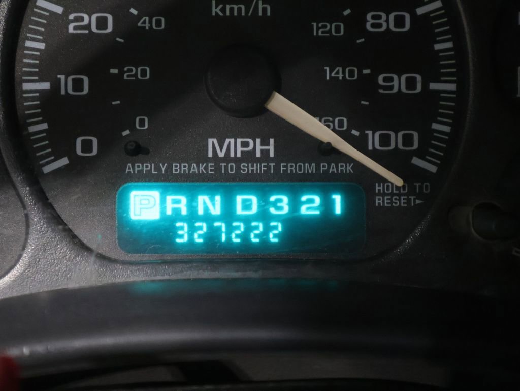 Used 2002 Chevrolet Silverado 1500 LT AWD/4WD image 2
