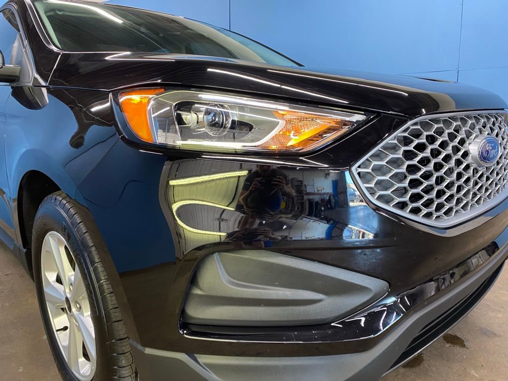 Used 2024 Ford Edge SE image 2