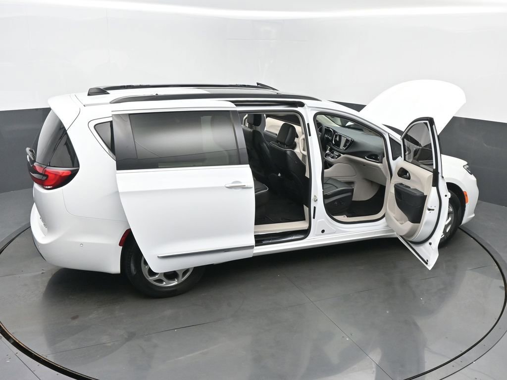 Used 2023 Chrysler Pacifica Limited AWD/4WD image 63