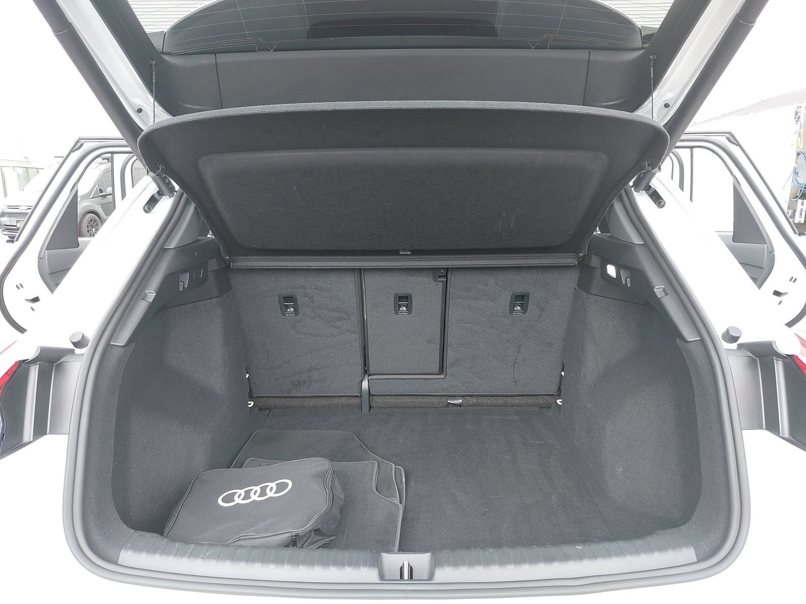 Used 2025 Audi Q4 e-tron Premium w/ Convenience Package AWD/4WD image 12