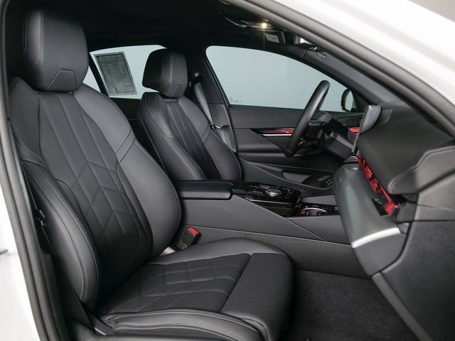 Used 2024 BMW i5 eDrive40i w/ M Sport Package RWD image 3