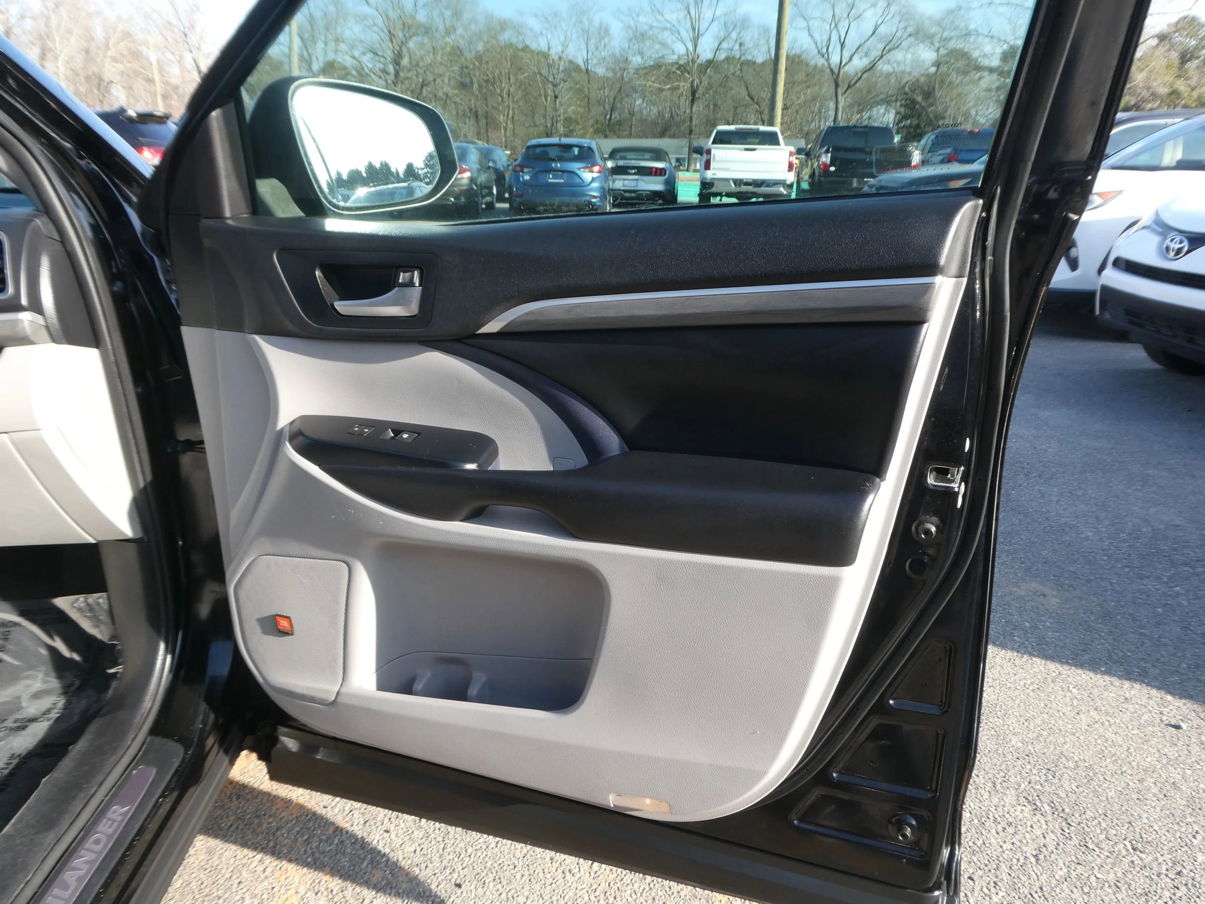 Used 2019 Toyota Highlander Limited image 27