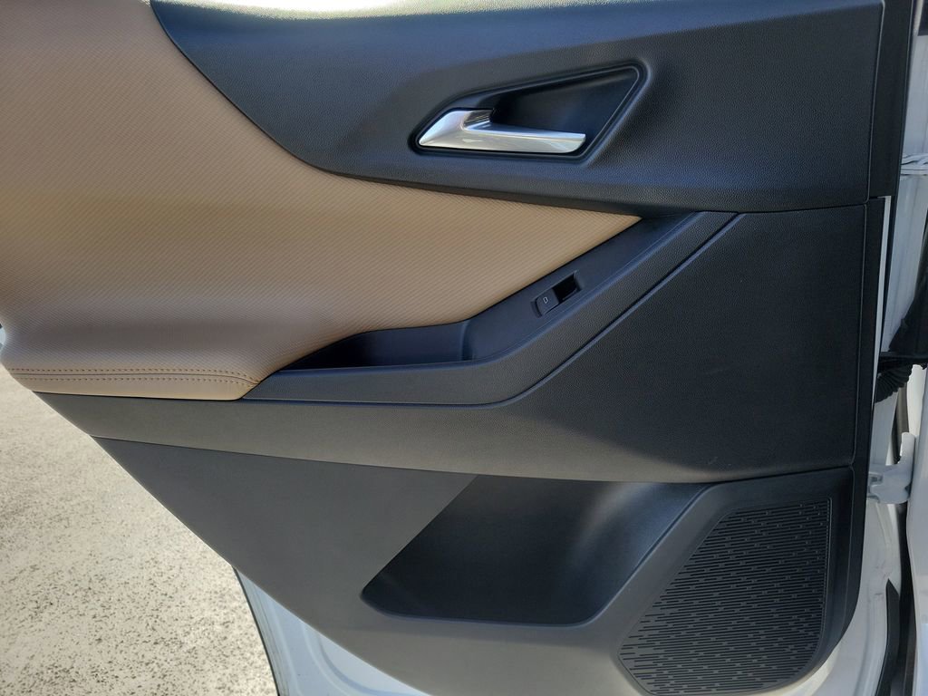 Used 2025 Chevrolet Equinox ACTIV w/ Convenience Package III image 16