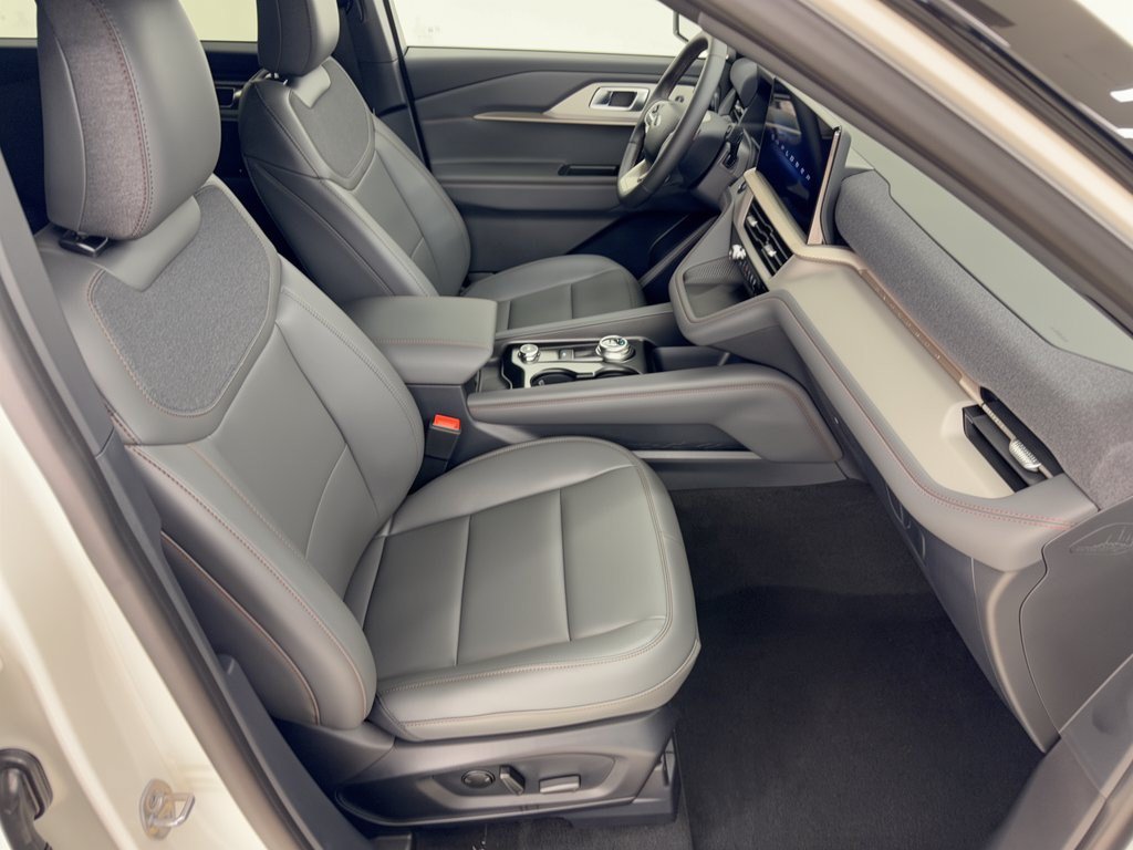 New 2027 Ford Explorer Active w/ Active Comfort Package RWD image 30