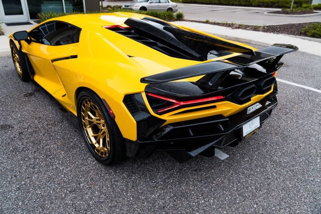 Used 2025 Lamborghini Revuelto AWD/4WD image 16