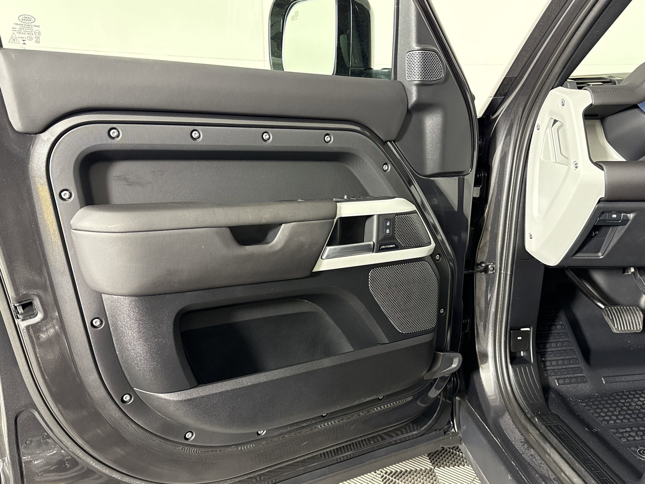 Certified 2024 Land Rover Defender 110 S AWD/4WD image 17