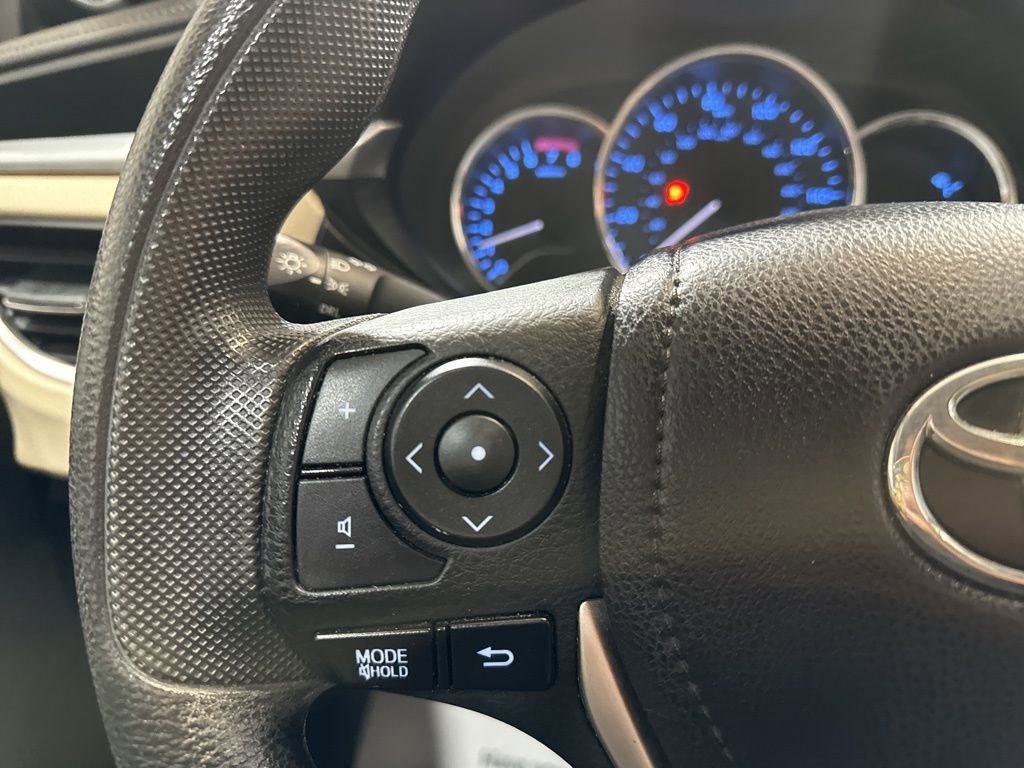 Used 2016 Toyota Corolla LE image 22