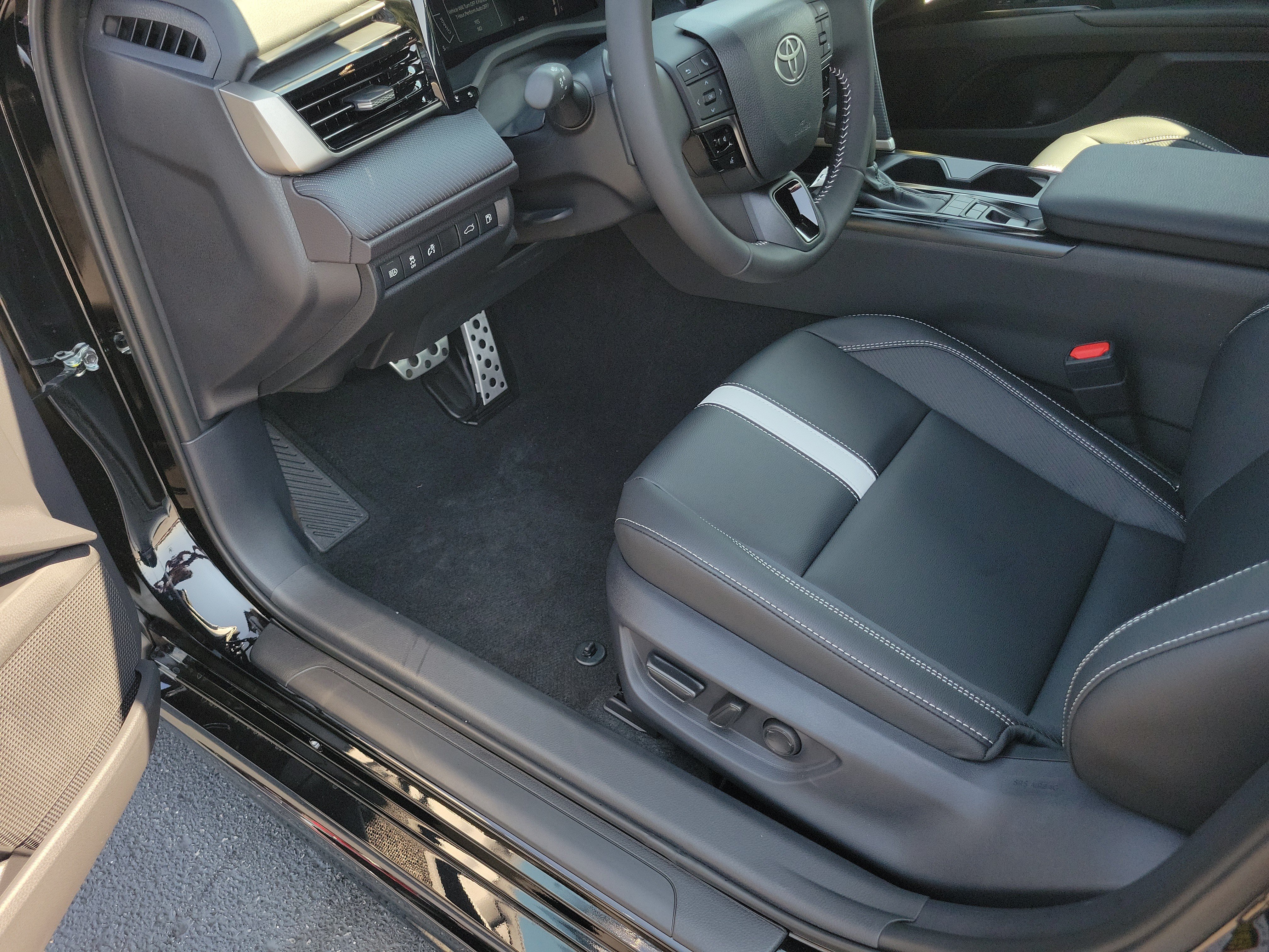 New 2026 Toyota Camry SE AWD/4WD image 16