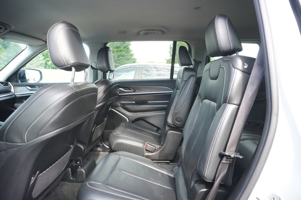 Used 2022 Jeep Grand Cherokee L Limited AWD/4WD image 4