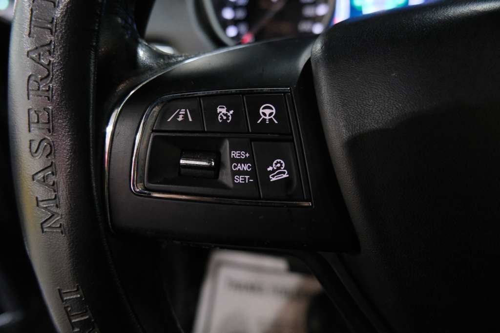 Used 2019 Maserati Levante GranLusso AWD/4WD image 38