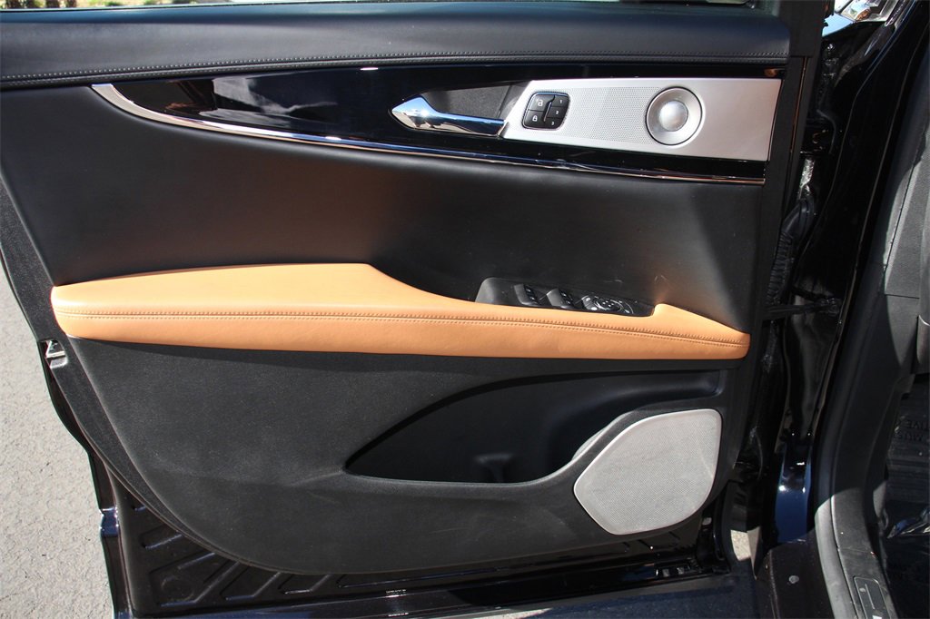 Certified 2023 Lincoln Nautilus Black Label w/ Class II Trailer Tow Package image 17