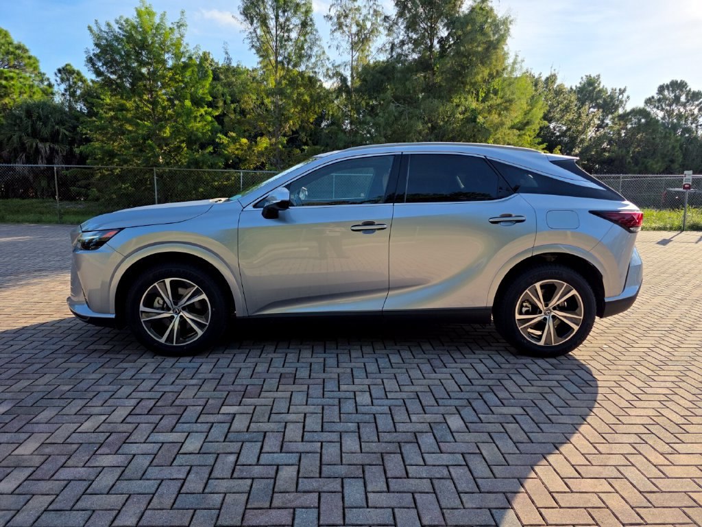 Used 2024 Lexus RX 350 Premium w/ Accessory Package (Z1) FWD image 8