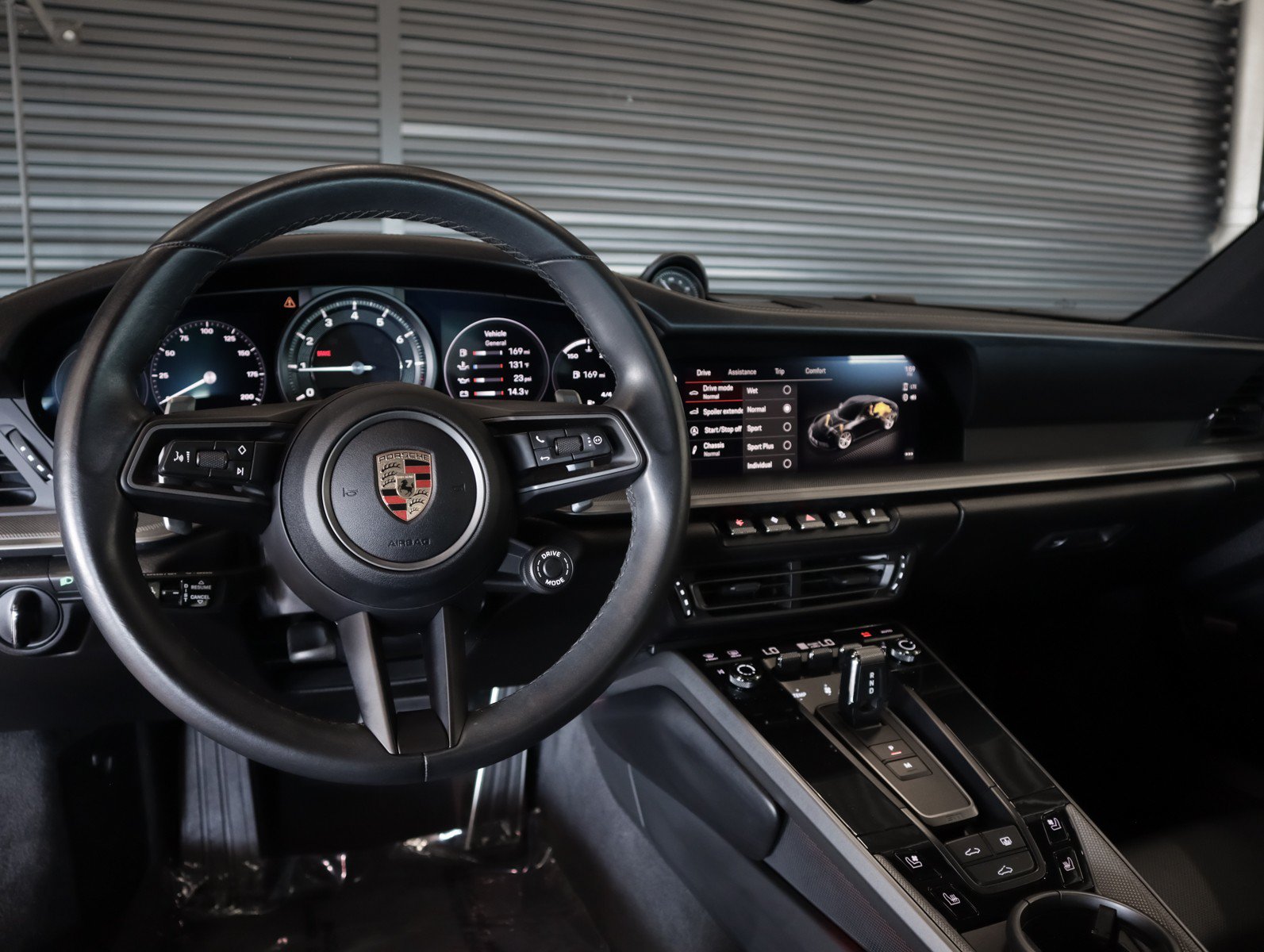 Used 2023 Porsche 911 Carrera w/ Premium Package RWD image 16