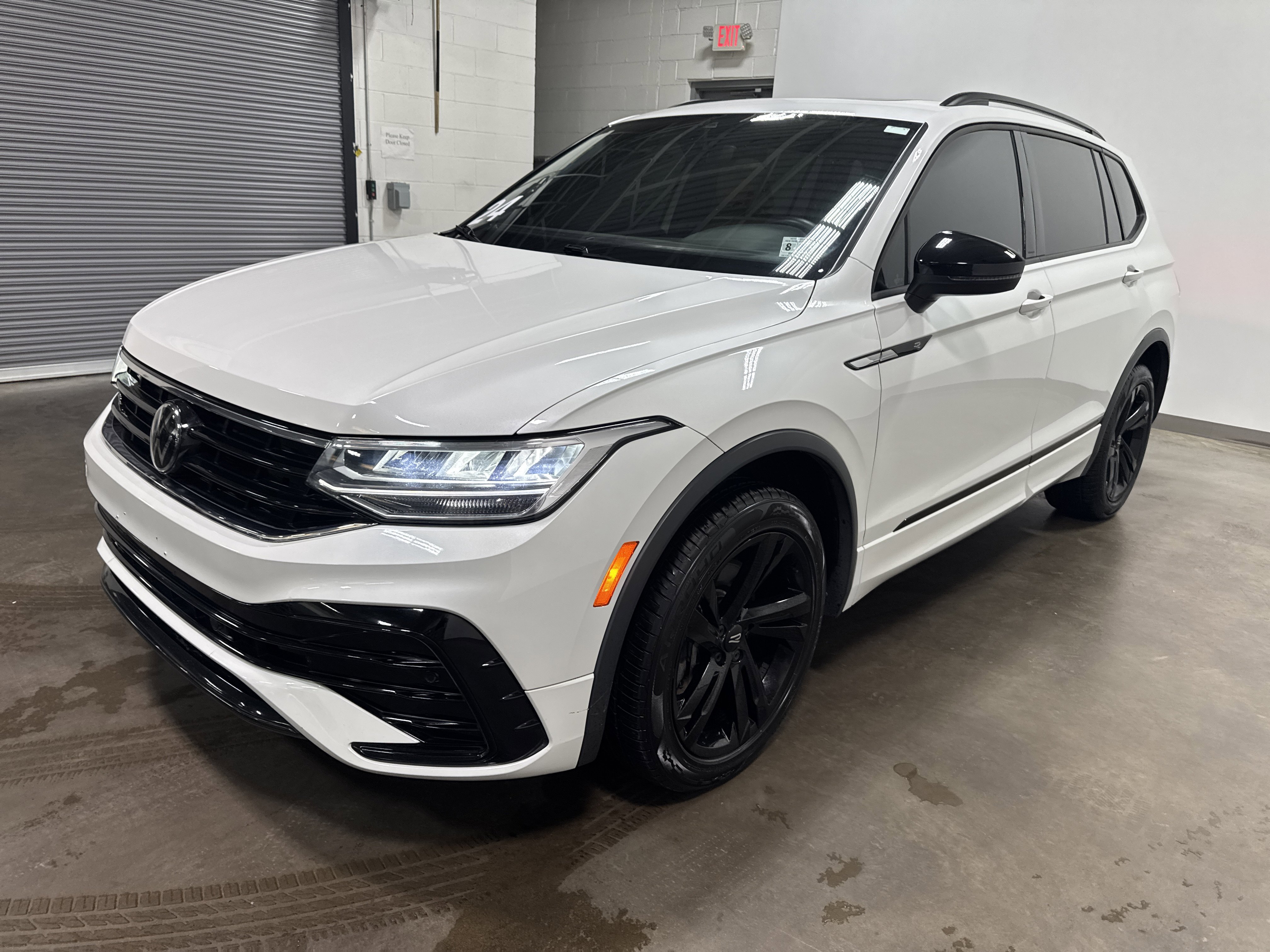 Certified 2024 Volkswagen Tiguan SE R-Line AWD/4WD image 7