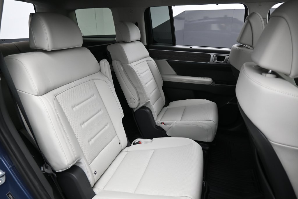 Used 2025 Hyundai Santa Fe Calligraphy FWD image 32