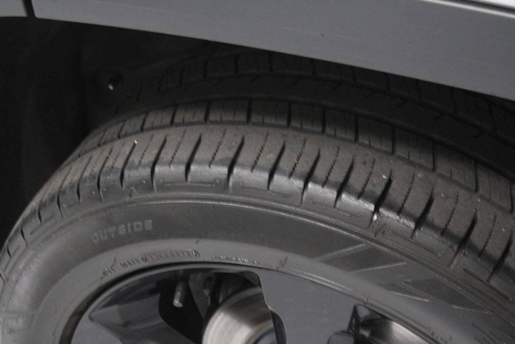 Used 2023 Jeep Grand Cherokee Altitude AWD/4WD image 19