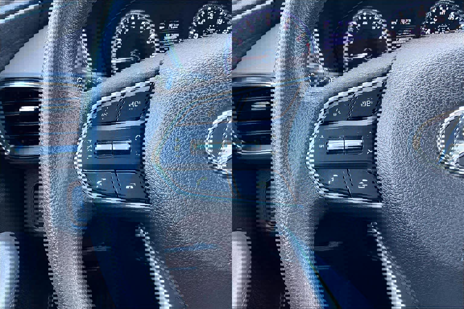 Used 2020 Hyundai Santa Fe SE w/ Cargo Package image 24