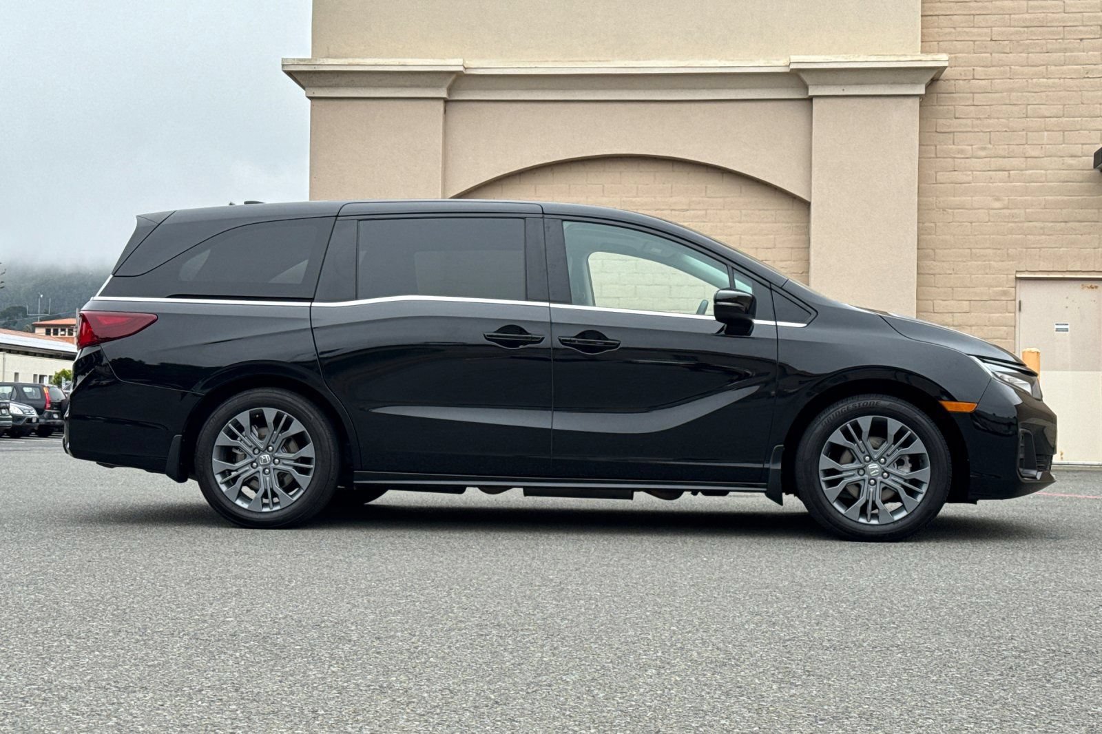 Used 2025 Honda Odyssey Touring image 3