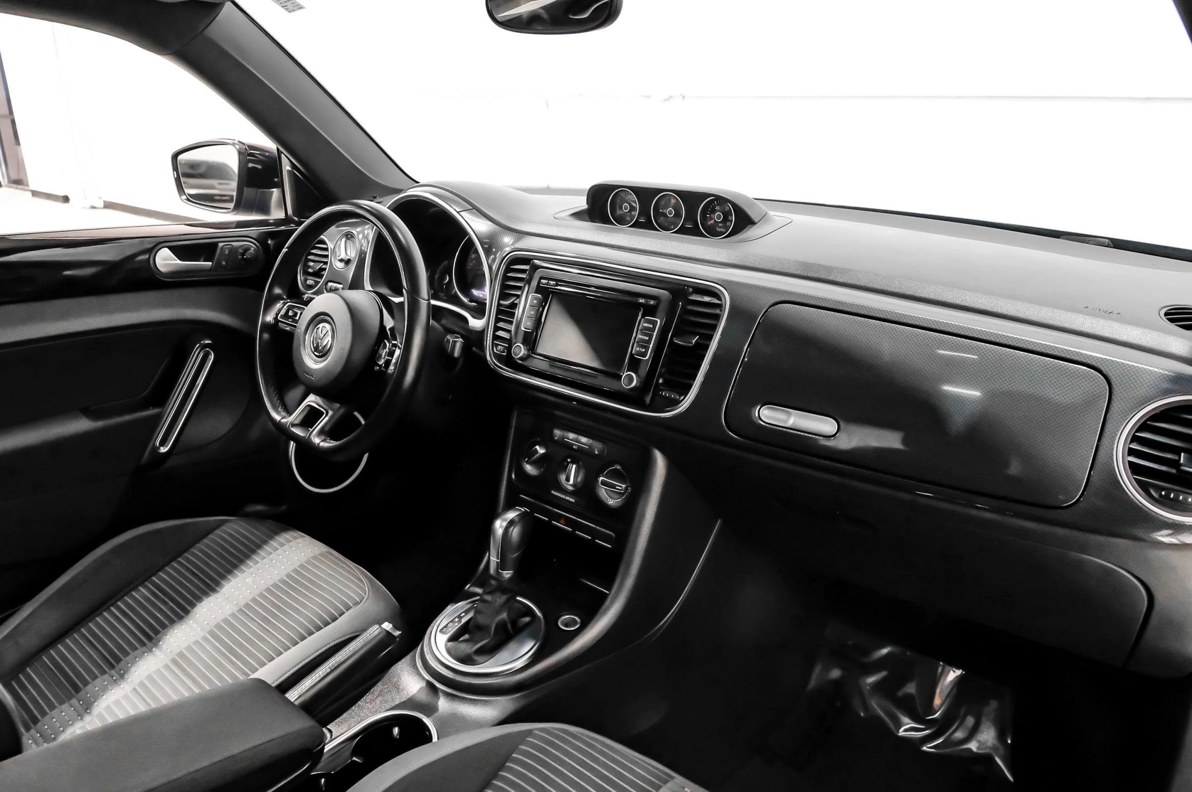 Used 2014 Volkswagen Beetle GSR image 11