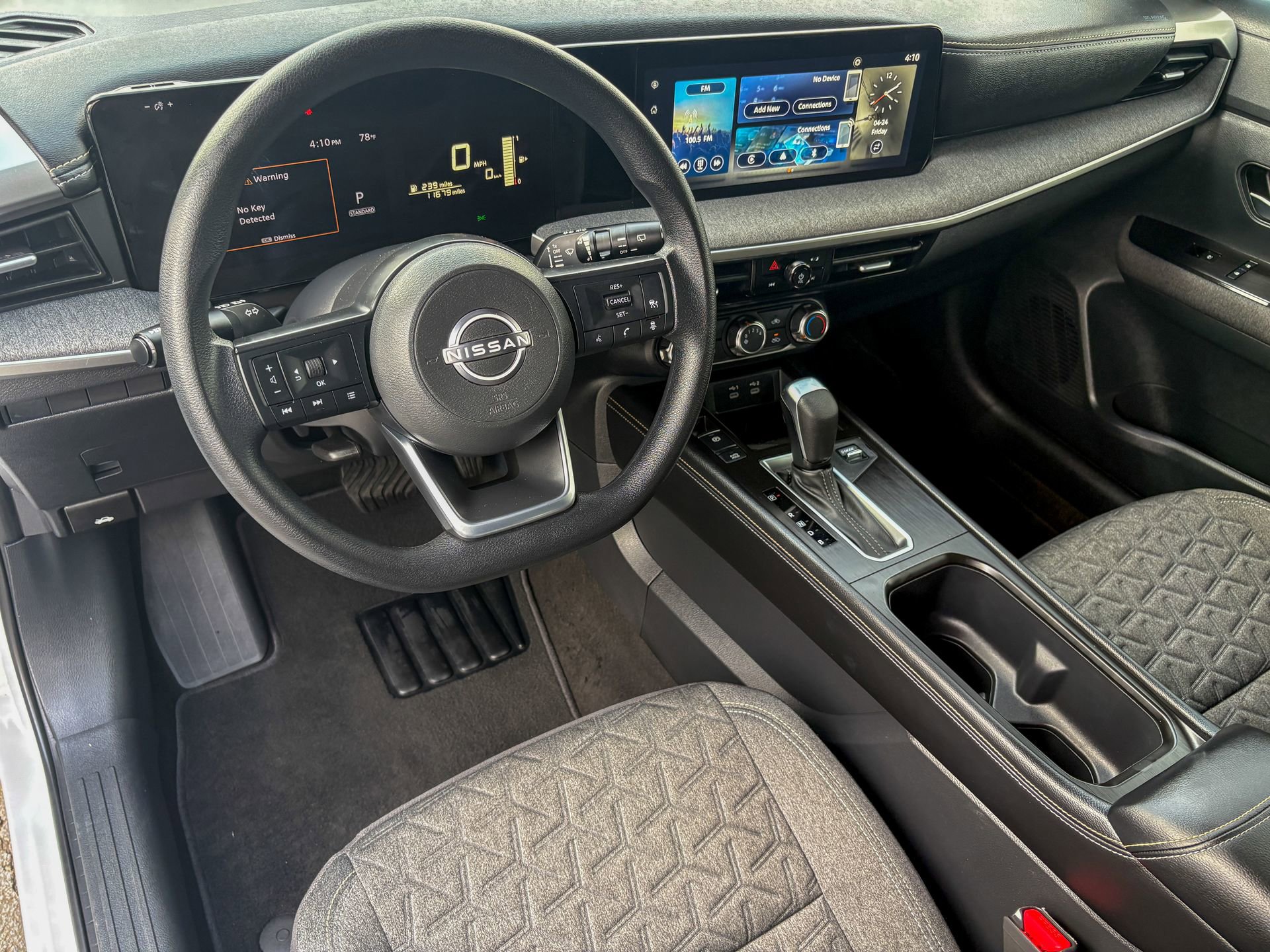 Used 2025 Nissan Kicks SV AWD/4WD image 19