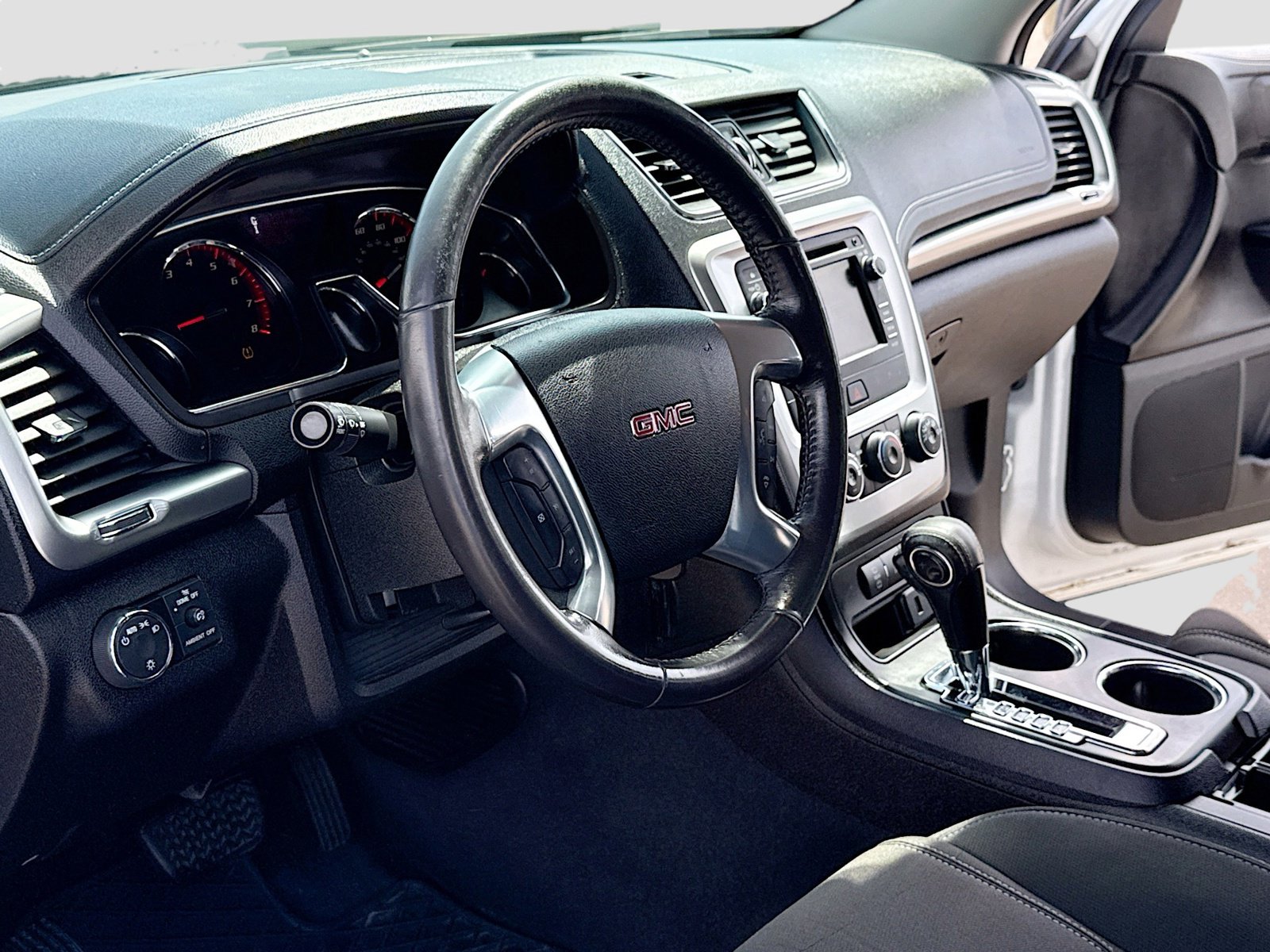 Used 2016 GMC Acadia SLE AWD/4WD image 4