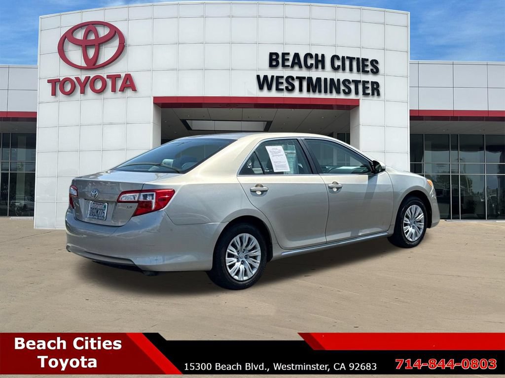 Used 2014 Toyota Camry LE FWD image 12