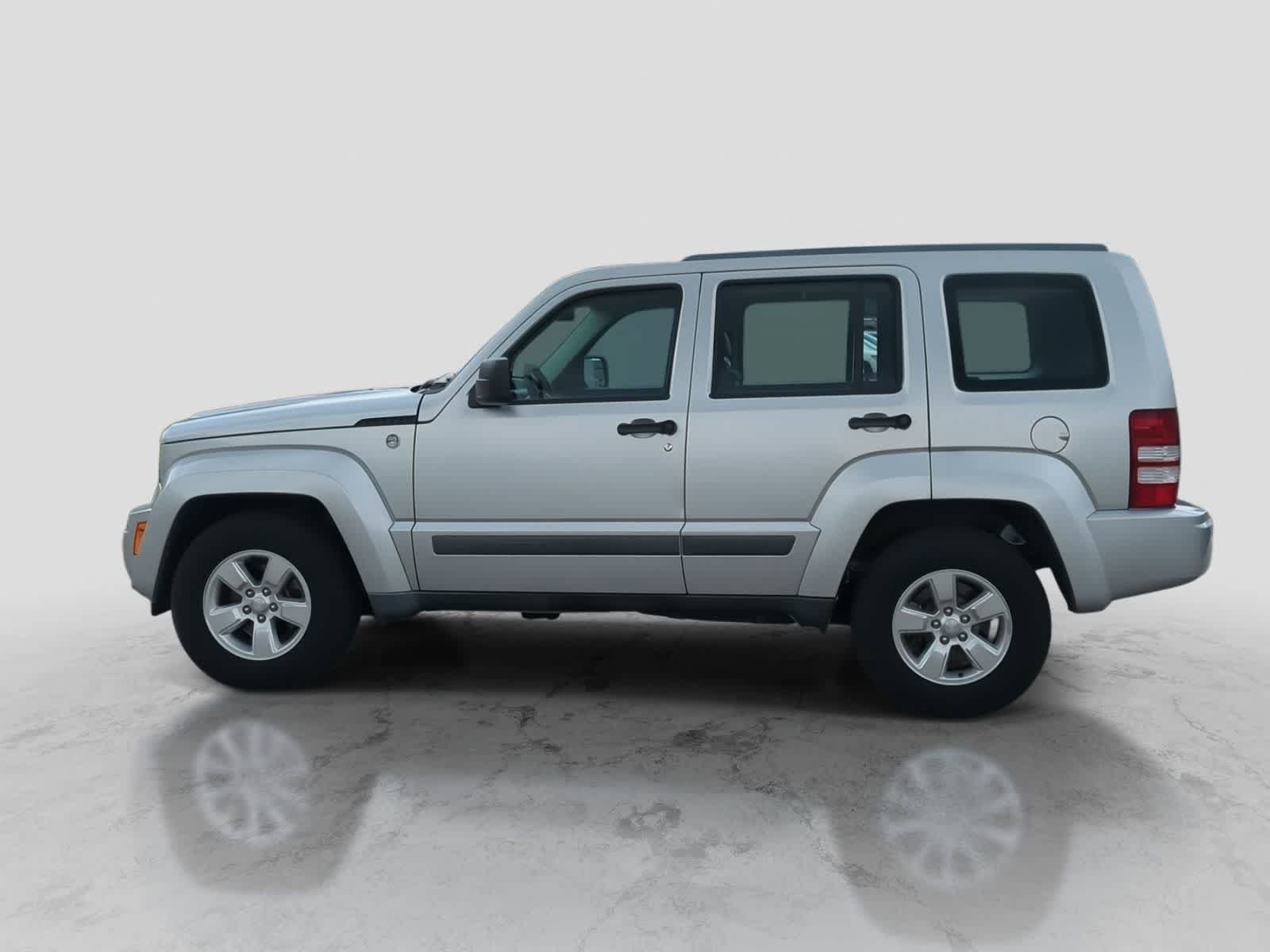 Used 2012 Jeep Liberty Sport AWD/4WD image 5