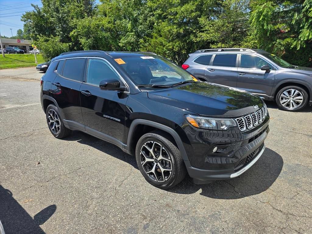 Used 2025 Jeep Compass Limited AWD/4WD image 9