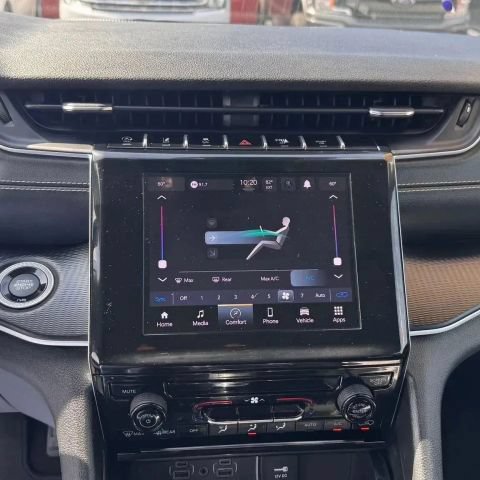 Used 2024 Jeep Grand Cherokee Laredo RWD image 13