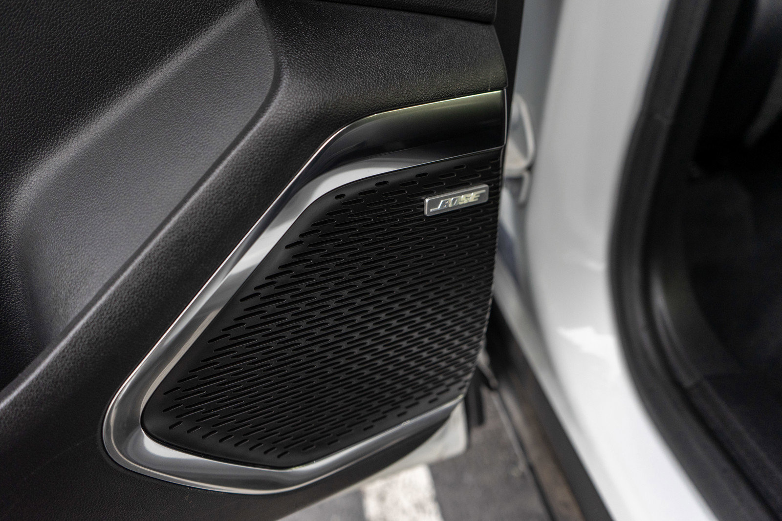 Used 2024 GMC Acadia Elevation image 26